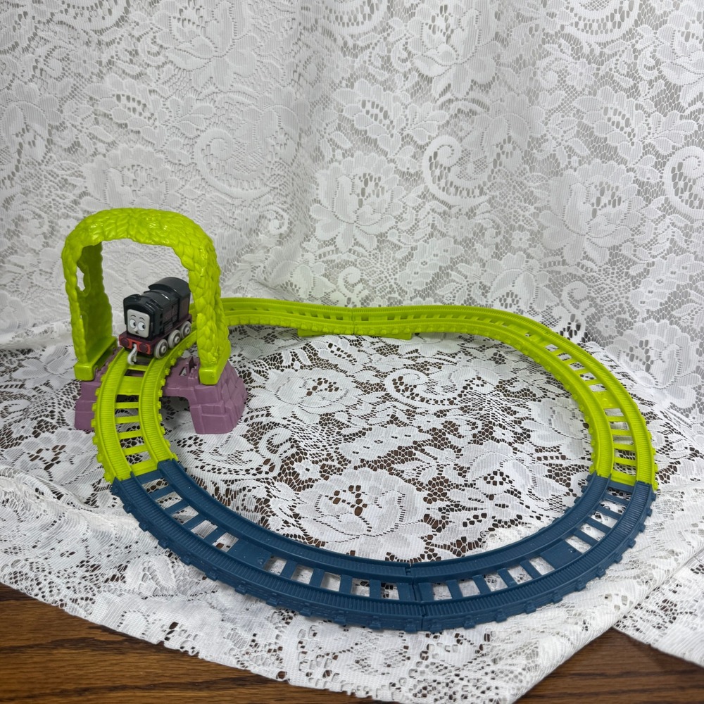 Thomas & Friends TrackMaster Diesel Motorized Train Set HHK95 Green Tunnel Track